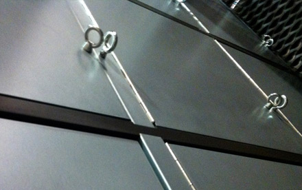 design - acier recyclé - création conception 3D www.double-m.fr <br> conception réalisation bois Alex Cartier Marseille - muséographie - Aix en Provence - fondation du camp des miles